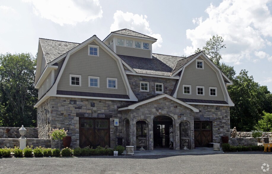 More Photos Of 1194 King St, Greenwich Freestanding For Lease