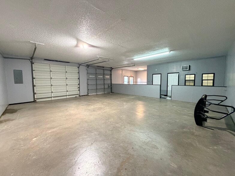 More Photos Of 730 Wainwright St, Denton Office For Lease