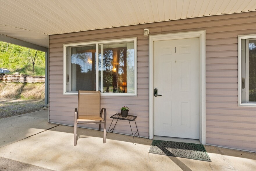 More Photos Of 8612 Washington 31 Hwy, Metaline Hotel For Sale