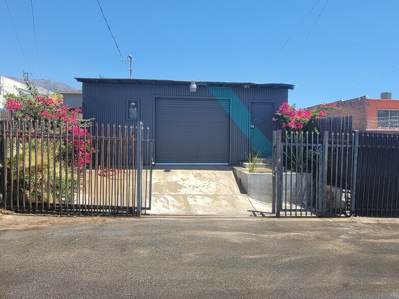 More Photos Of 9939 Commerce Ave, Tujunga Storefront For Sale