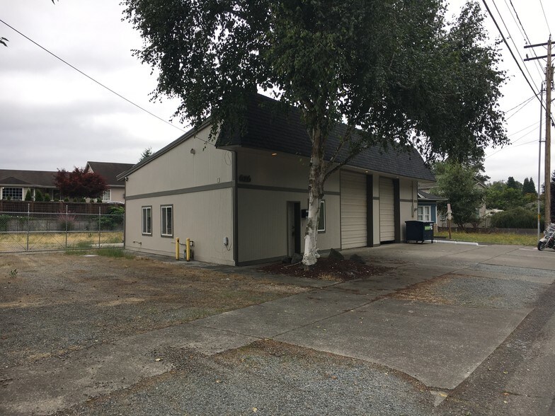 More Photos Of 626 W Main St, Sumner Industrial For Sale