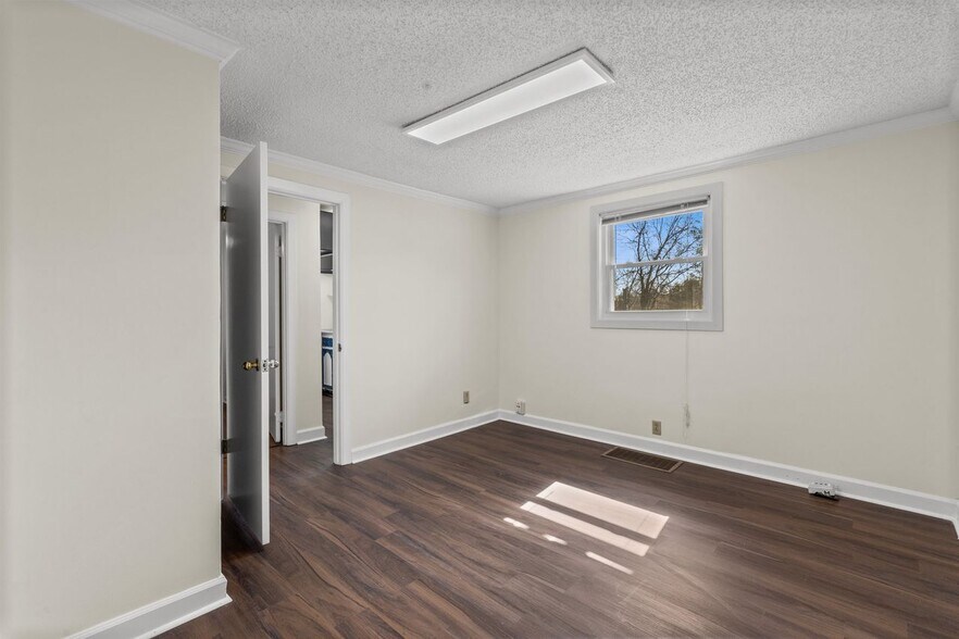 More Photos Of 9044 Middlebrook Pike, Knoxville Auto Dealership For Lease