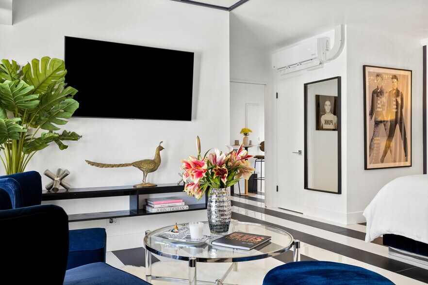 More Photos Of 120 W Vereda Sur, Palm Springs Hotel For Sale