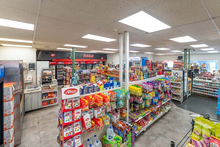 More Photos Of 7196/7198/7204 North Tongass Hwy, Ketchikan General Retail For Sale