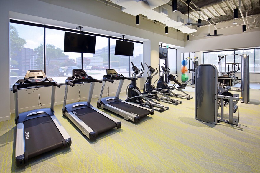 More Photos Of 1320 Greenway Dr, Irving Office For Lease