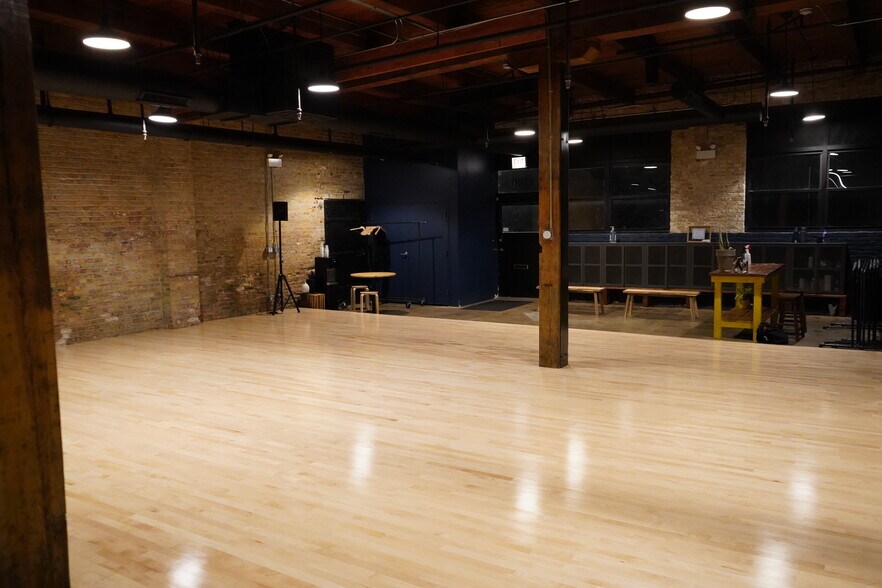 More Photos Of 4700 N Ravenswood Ave, Chicago Warehouse For Lease