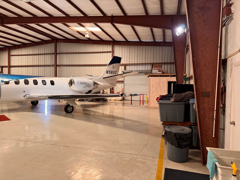 More Photos Of 1997 Industrial Dr, Deland Airplane Hangar For Sale