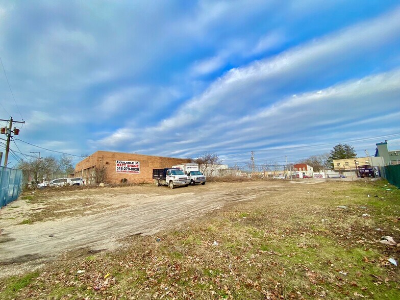 More Photos Of 1822-1836 Deer Park Ave, Deer Park Auto Repair For Sale