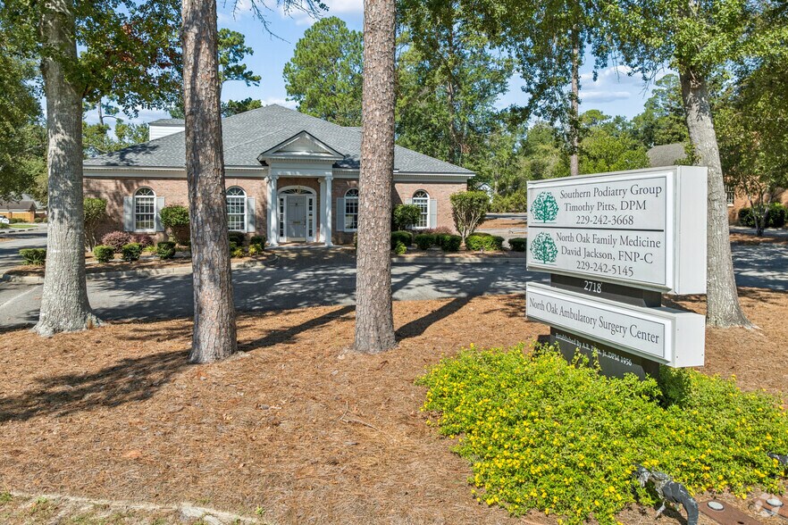 More Photos Of 2718 N Oak St, Valdosta Medical For Sale