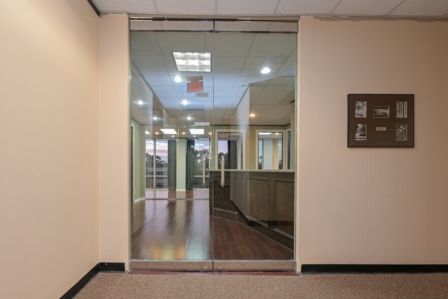 More Photos Of 5625 Cypress Creek Pky, Houston Office For Sale