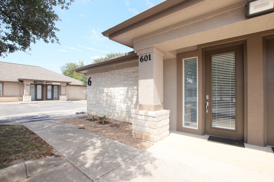 More Photos Of 1508 Dessau Ridge Ln, Austin Medical For Sale