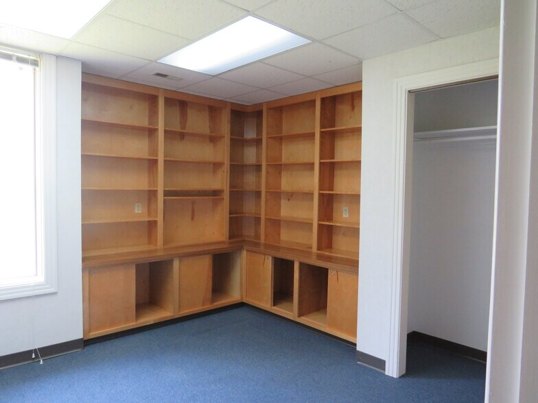 More Photos Of 9506 Hospital Ave, Nassawadox Medical For Sale