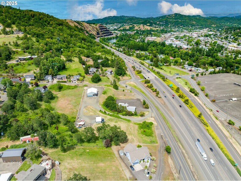 More Photos Of 161 Heritage Way, Roseburg Light Manufacturing For Sale