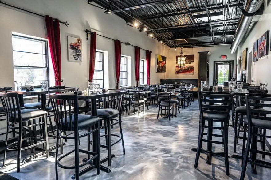 More Photos Of 23810 Woodward Ave, Pleasant Ridge Storefront Retail Office For Sale