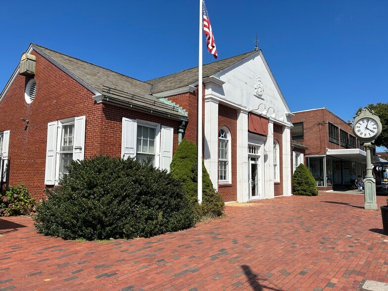 More Photos Of 442 Main St, Hyannis Bank For Lease