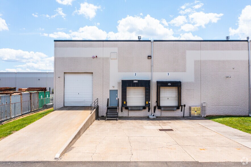 More Photos Of 45 Runway Rd, Levittown Warehouse For Lease