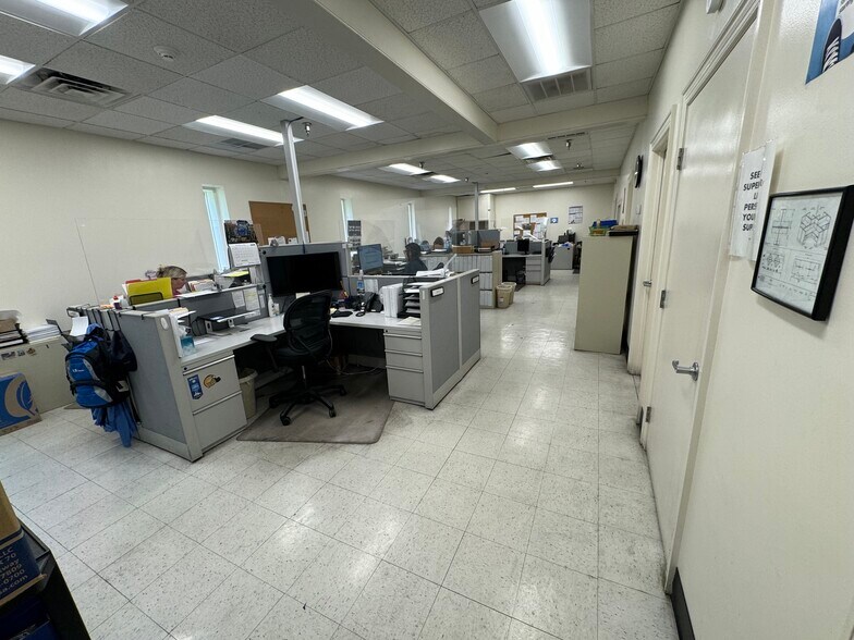 More Photos Of 109 Gelo Rd, Rocky Mount Manufacturing For Lease