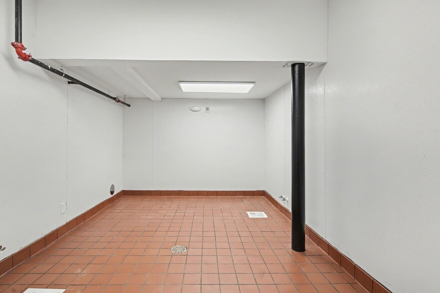 More Photos Of 123-125 Hay St, Fayetteville Storefront For Sale