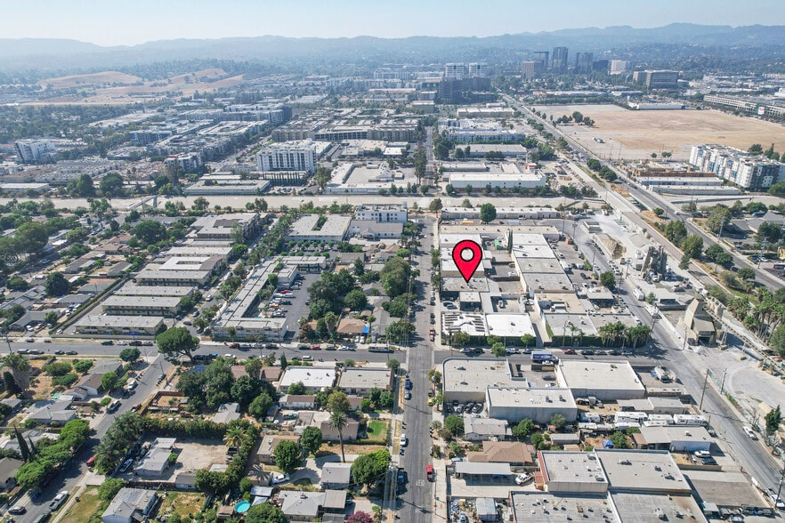 More Photos Of 6943 Eton Ave, Canoga Park Manufacturing For Lease