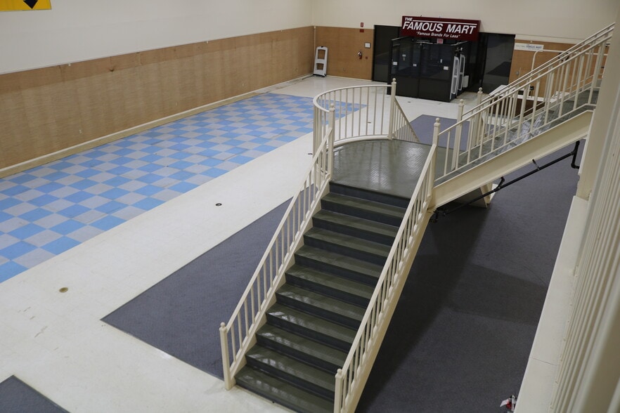 More Photos Of 6600 N Tryon St, Charlotte General Retail For Sale
