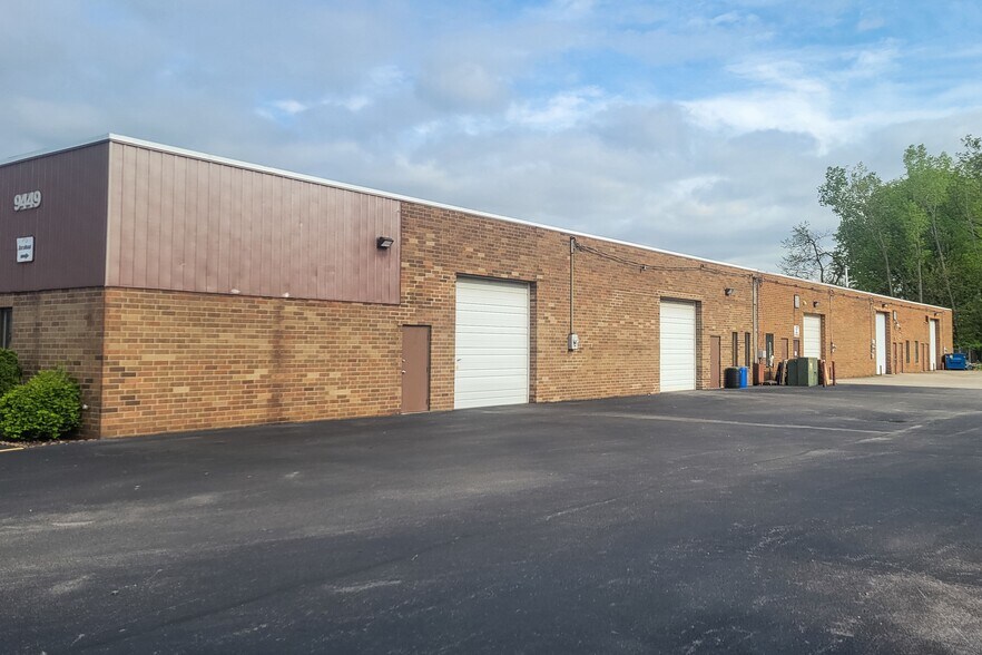 More Photos Of 9449 Brookpark Rd, Parma Warehouse For Lease