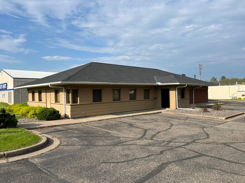 More Photos Of 715 N Main St, River Falls Office For Lease