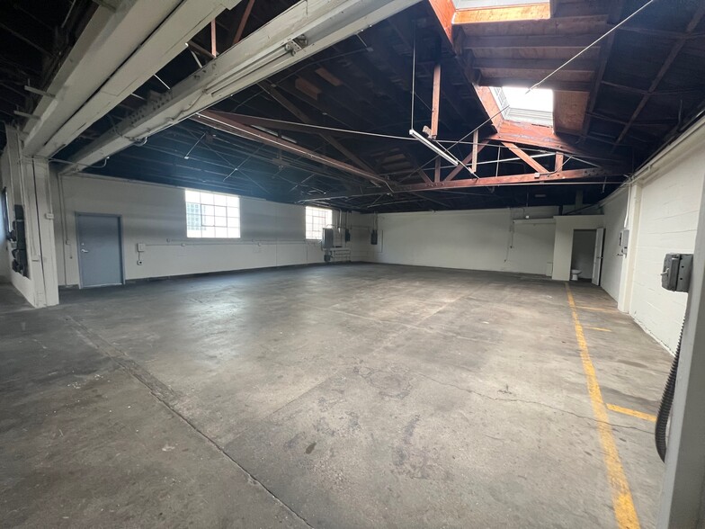 More Photos Of 2527 N San Fernando Rd, Los Angeles Industrial For Lease