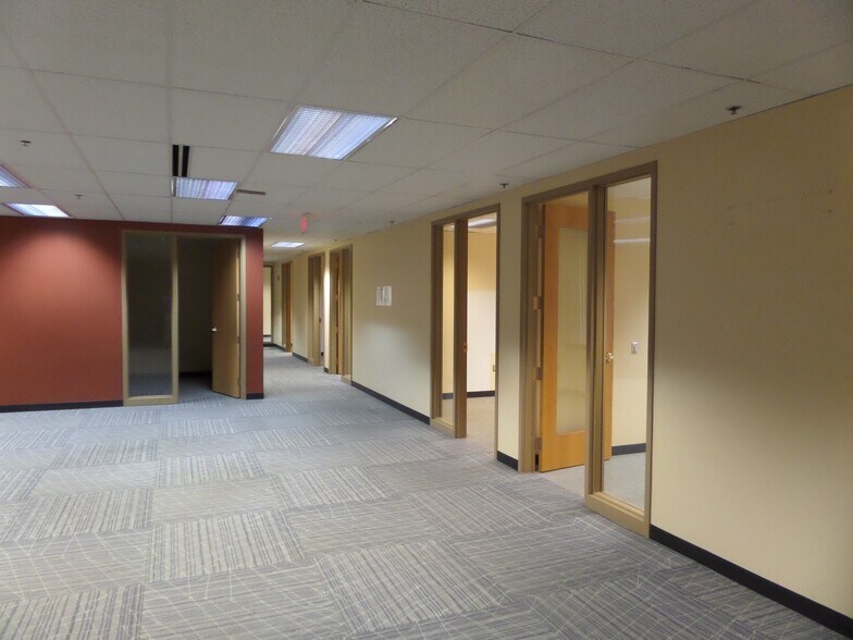 More Photos Of 1685 Valley Center Pky, Bethlehem Office For Lease