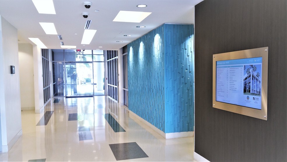 More Photos Of 2300 Glades Rd, Boca Raton Unknown For Lease