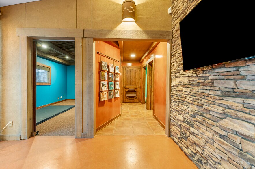 More Photos Of 3228 S Jamestown Ave, Tulsa Medical For Sale