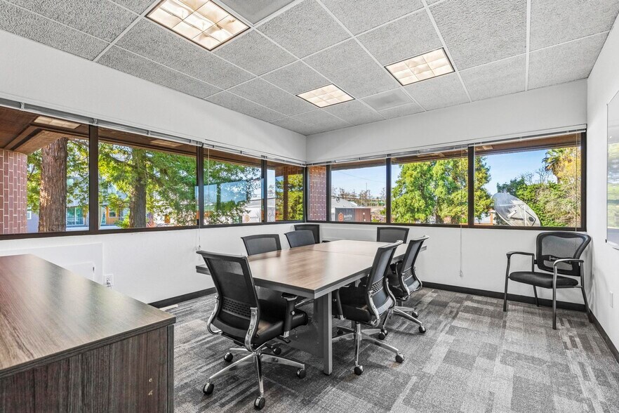 More Photos Of 2555 3rd St, Sacramento Office For Lease