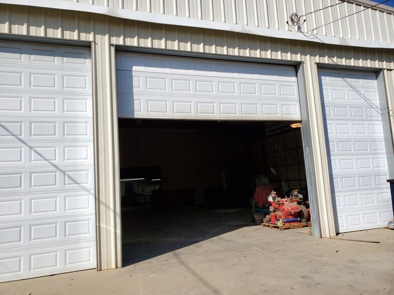 More Photos Of 330 1st St, Exeter Warehouse For Lease