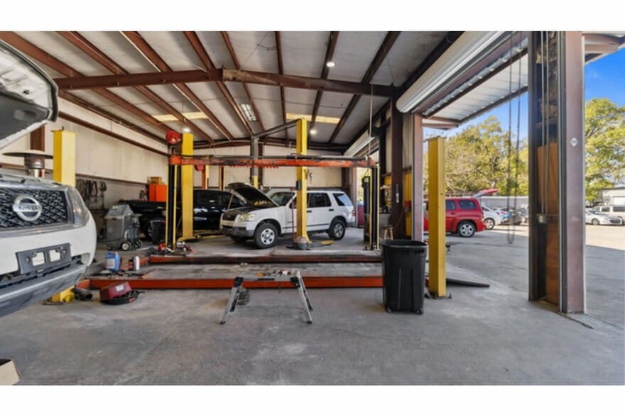 More Photos Of 7215 N Shepherd Dr, Houston Auto Repair For Sale
