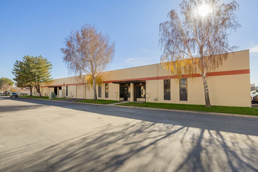 More Photos Of 1137-1187 Gator Way, Sparks Warehouse For Lease