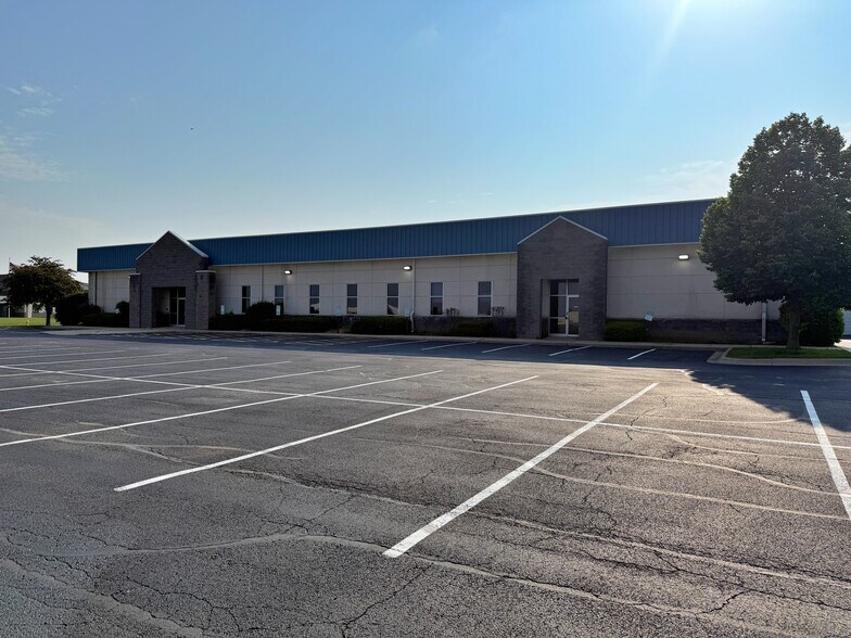 More Photos Of 4055 Steele Dr, Machesney Park Research And Development For Lease