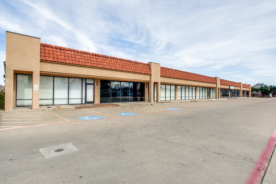 More Photos Of 101 W Glade Rd, Euless Unknown For Lease