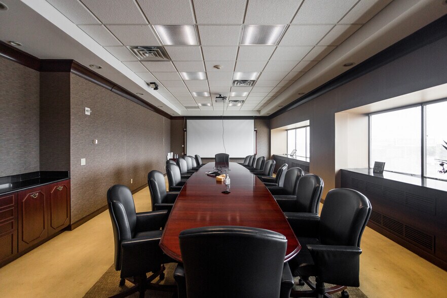 More Photos Of 7300 Woodward Ave, Detroit Office For Lease