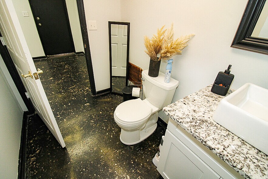 More Photos Of 5317 Stanton Rd, Knoxville Medical For Lease