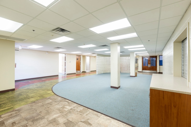 More Photos Of 702 E Grand Ave, Ponca City Office For Sale