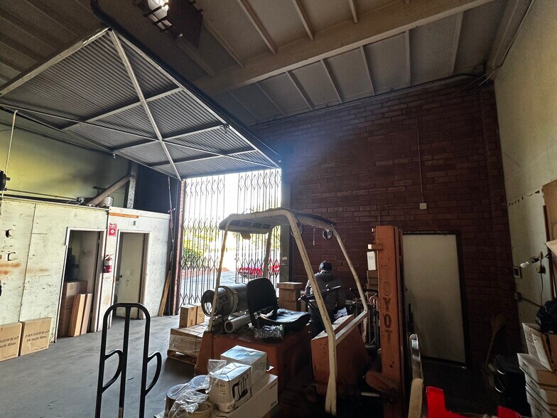 More Photos Of 420 S Date Ave, Alhambra Warehouse For Lease