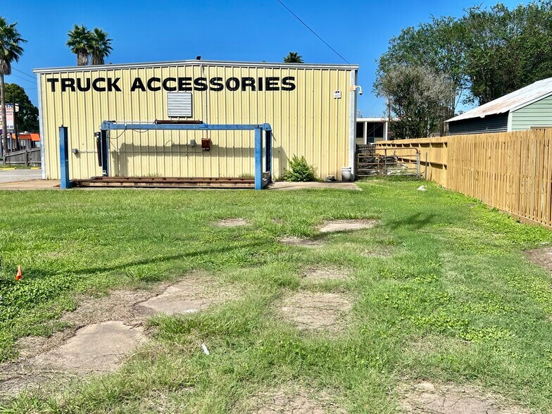 More Photos Of Alvin Muffler, Alvin Auto Repair For Sale