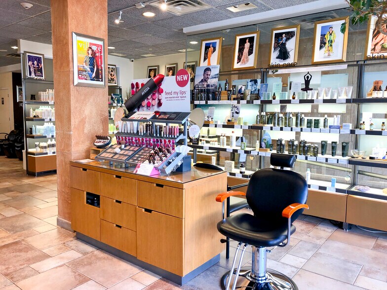 More Photos Of 266 Main St, Huntington Storefront For Lease