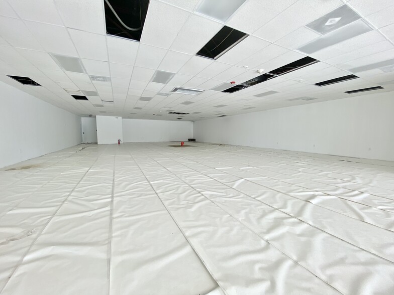 More Photos Of 6133 Jericho Tpke, Commack Storefront For Lease