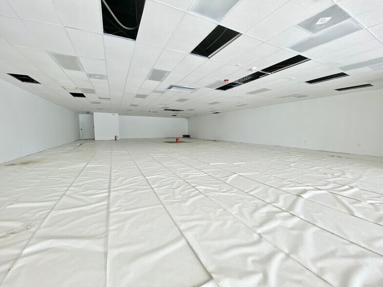 More Photos Of 6133 Jericho Tpke, Commack Storefront For Lease