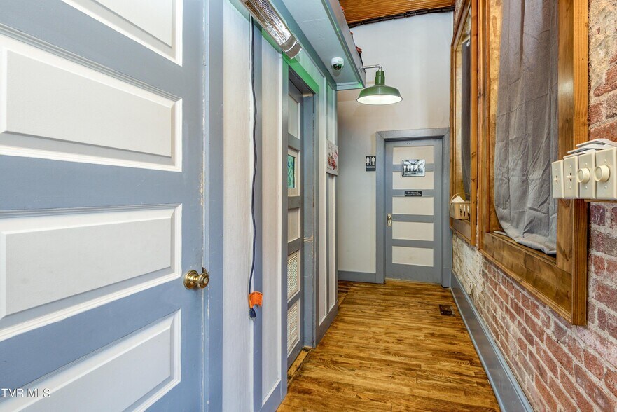More Photos Of 139 Town Square St, Glade Spring Restaurant For Sale