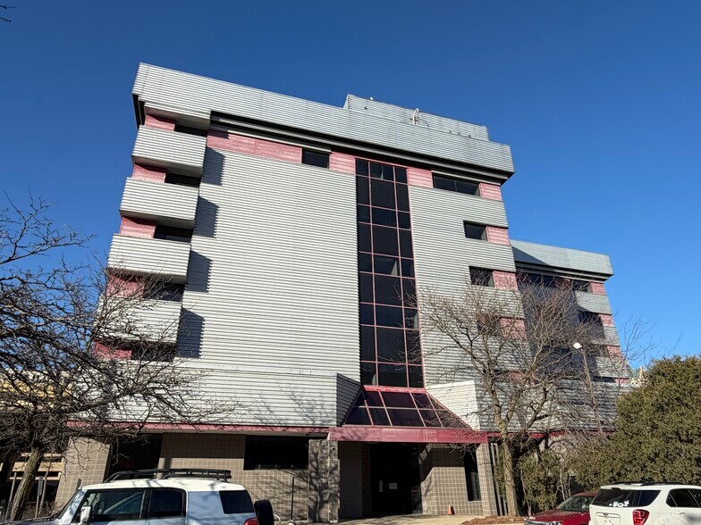 More Photos Of 350 W Saint Paul Ave, Milwaukee Office For Sale