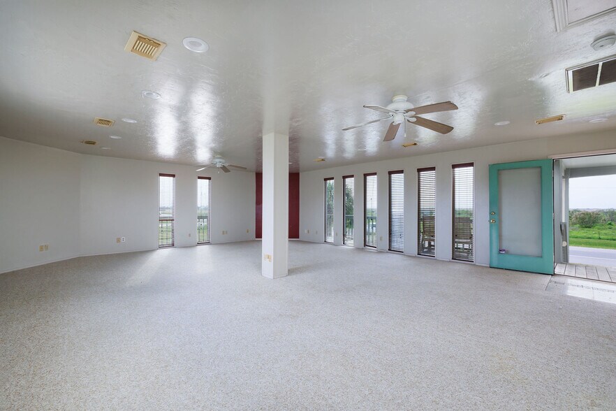 More Photos Of 3120 Hwy 87, Crystal Beach Office Residential For Sale