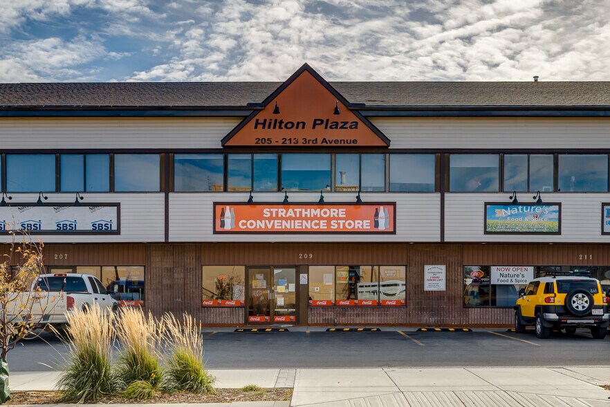 More Photos Of 205-213 3rd Ave, Strathmore Storefront Retail Office For Lease