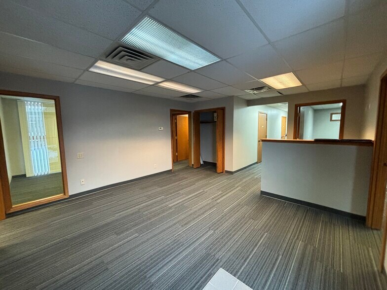 More Photos Of 2205 Jolly Rd, Okemos Office For Lease