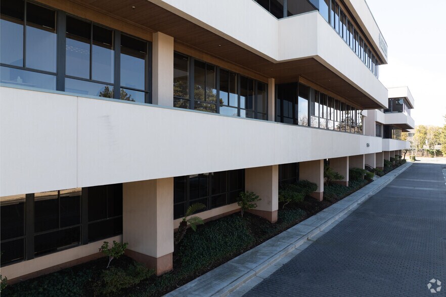 More Photos Of 1975 W El Camino Real, Mountain View Office For Lease